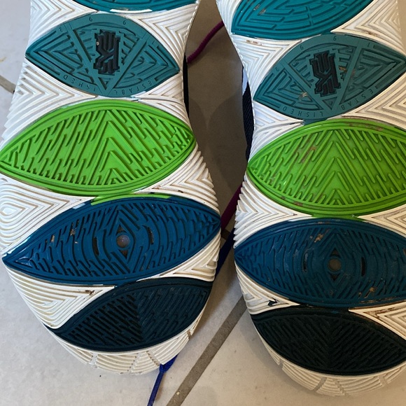 Nike Kyrie Irving basketball shoes - Picture 12 of 12